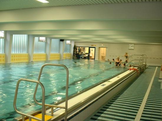 Lehrschwimmbecken mit Doppelrinnensystem !!
Wasserspiegel auf oberem Niveau