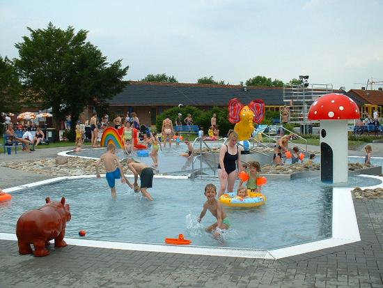 Spieltier, Wasserpilz, Spritzdüsen