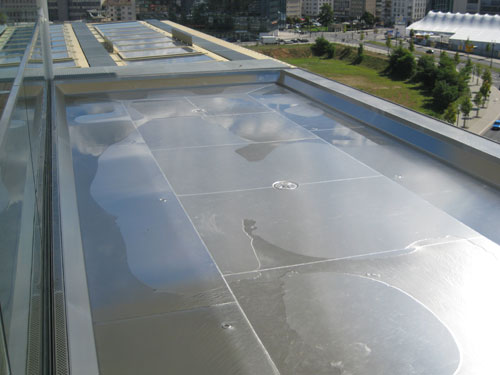 Zierbecken auf der Dachterrasse - kurz vor Fertigstellung und Inbetriebnahme.