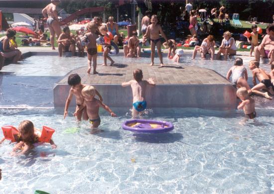 gern genütztes Kinderplanschbecken.