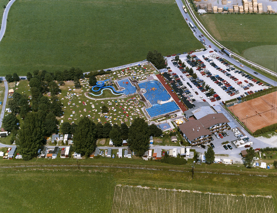 Großzügiges und vielseitiges Mehrzweckbecken.