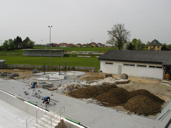 Berndorf Bäderbau als Generalunternehmer.
Bauphase: Übersicht Baustelle