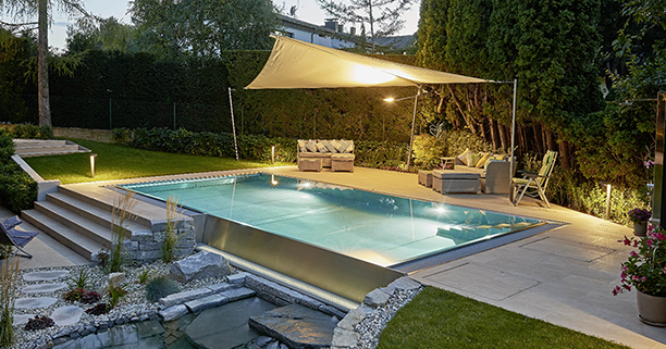 Piscina integrata nel paesaggio