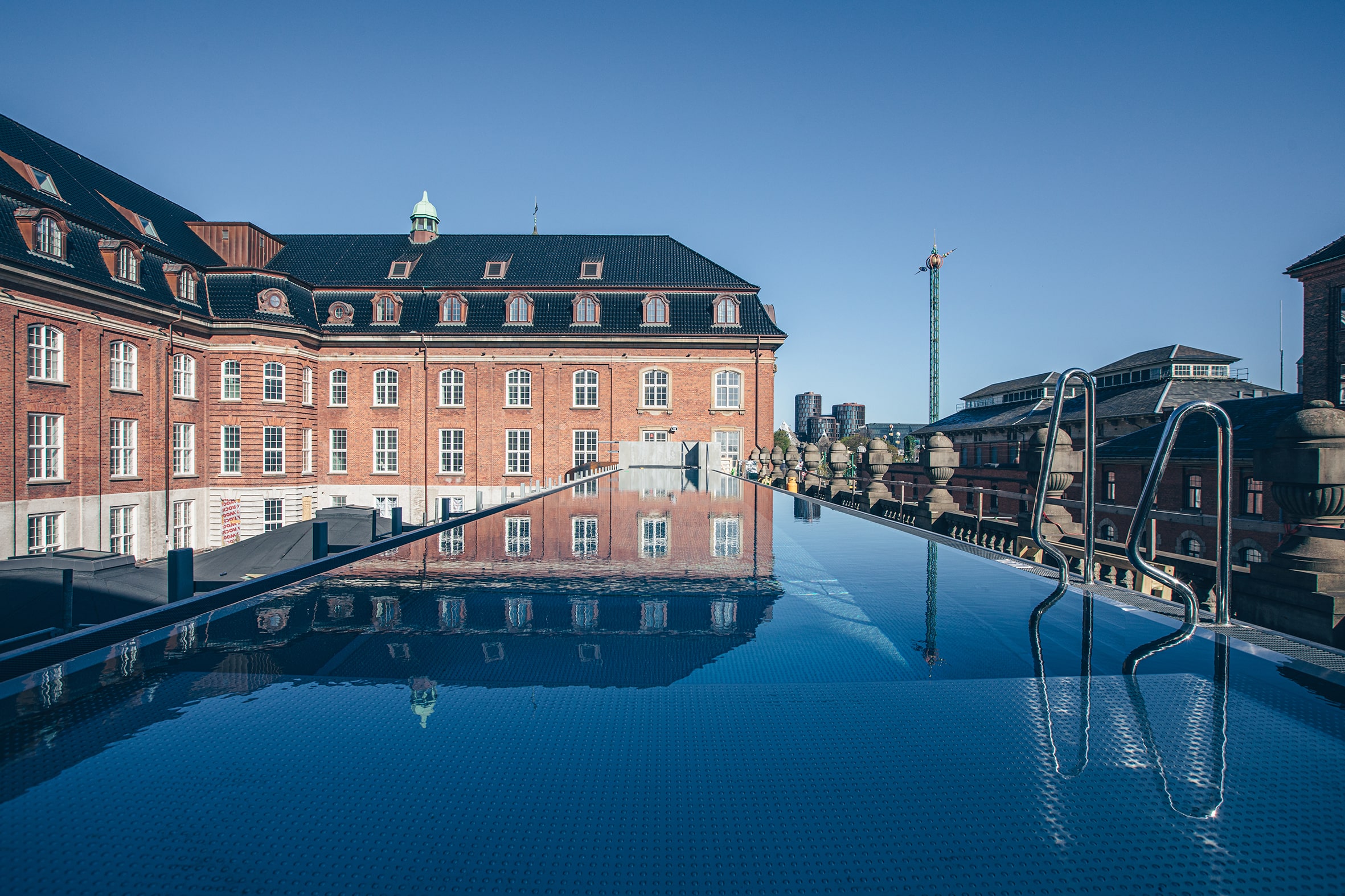 Piscina su terrazza panoramica