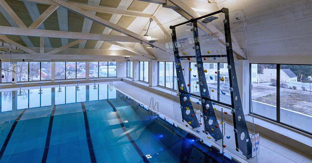 Parete da arrampicata in piscina
